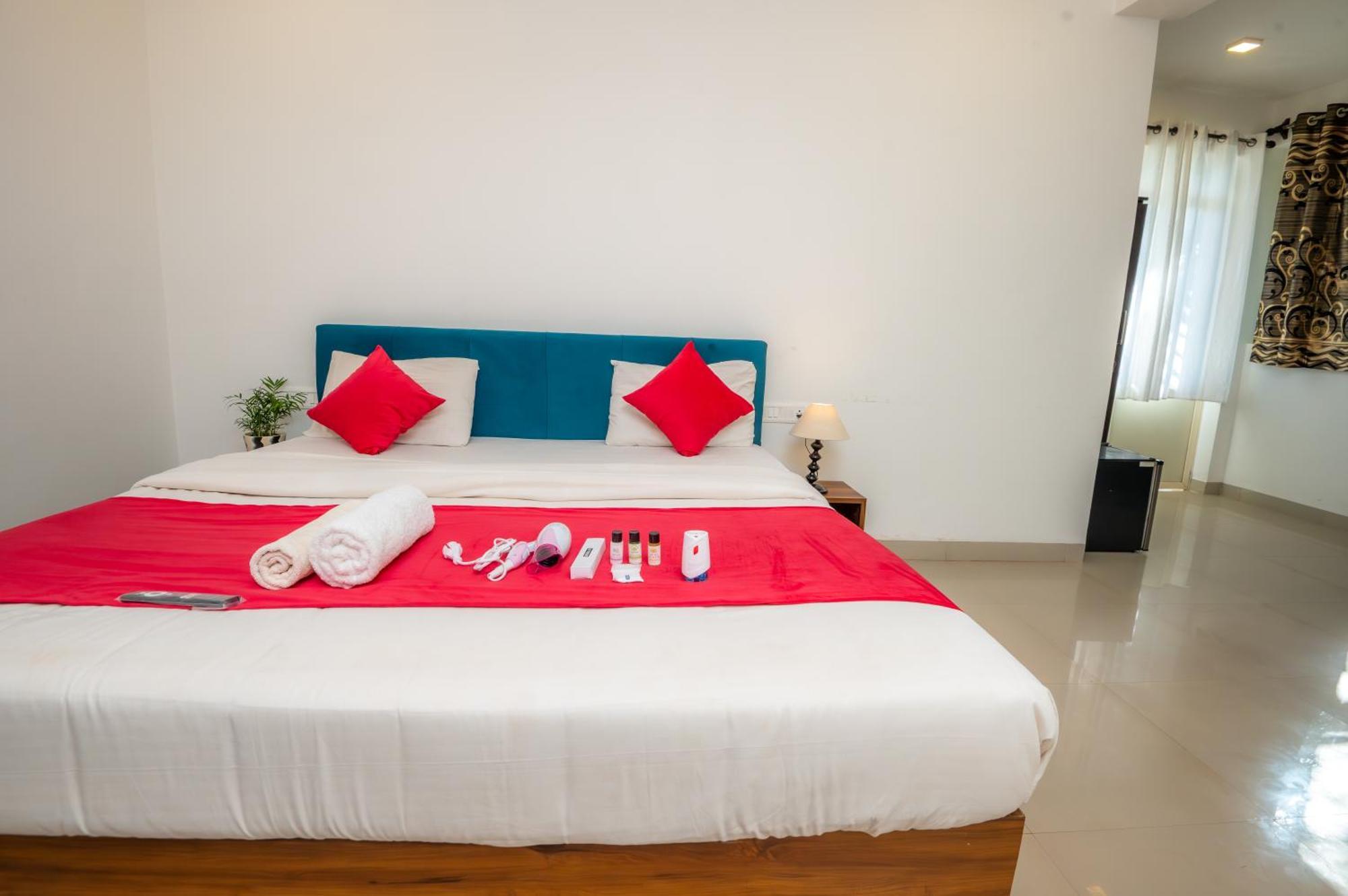 Morjim Sea Waves-Beach Front Hotel Luaran gambar