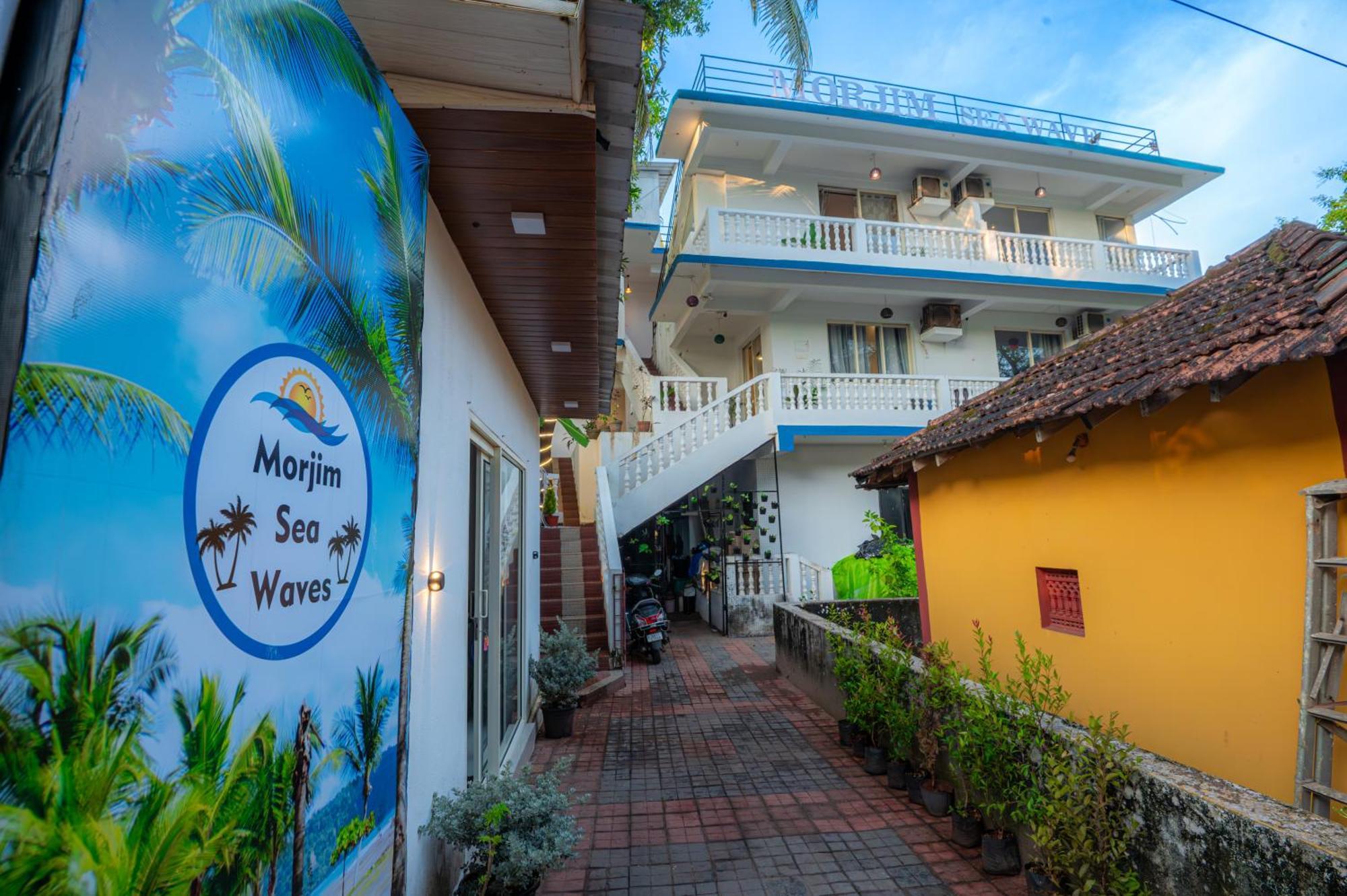 Morjim Sea Waves-Beach Front Hotel Luaran gambar