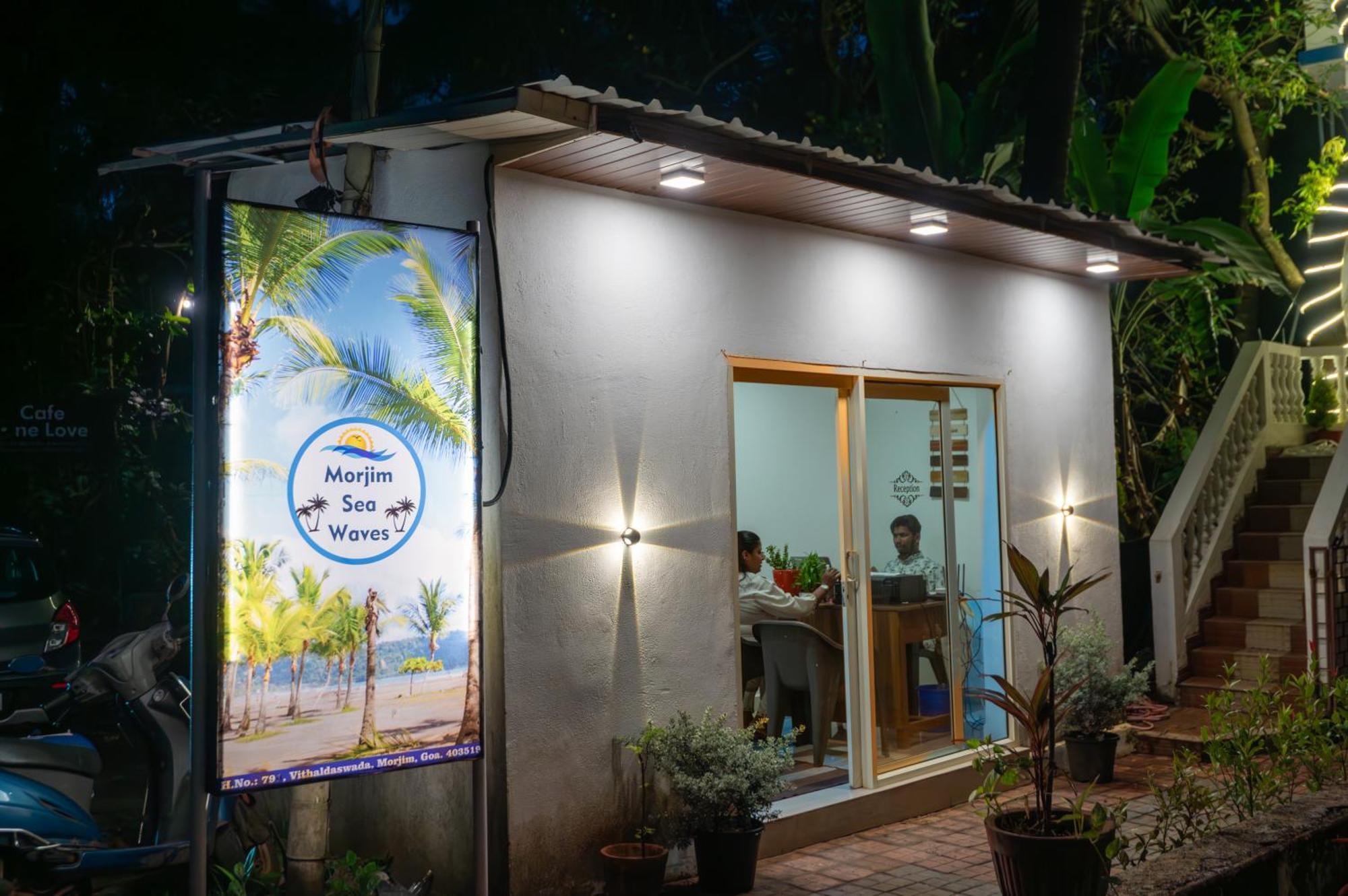 Morjim Sea Waves-Beach Front Hotel Luaran gambar